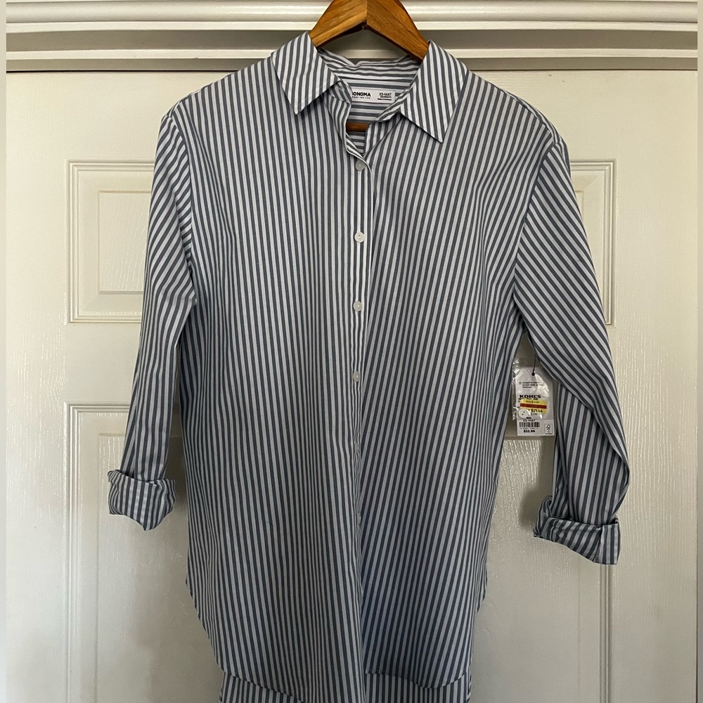 NWT Maternity button front shirt